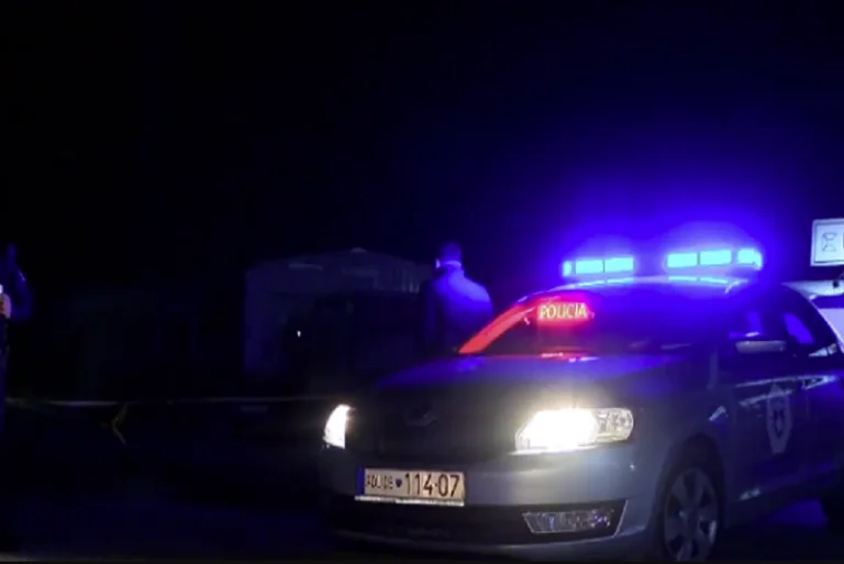 Tragic: Ein Jahr Tod in Fushe Kosovo, vermutet, von Vater mit dem Auto getroffen zu werden