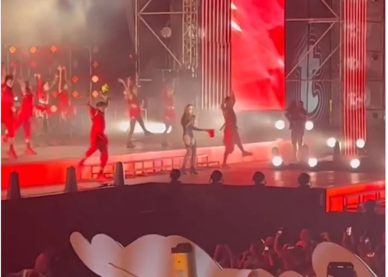 Rita Ora electrify Tirana with “Rugova's Vallent”
