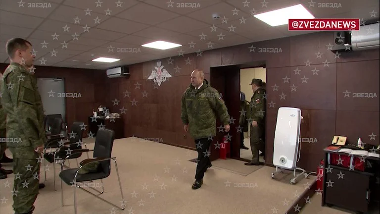 Putin scheint unglücklich zu sein: Ignoring Russian Army Commander