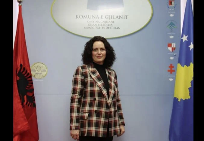 El director de Educación en Gjilan dice que no está despedido, pero dio a conocer su posición.