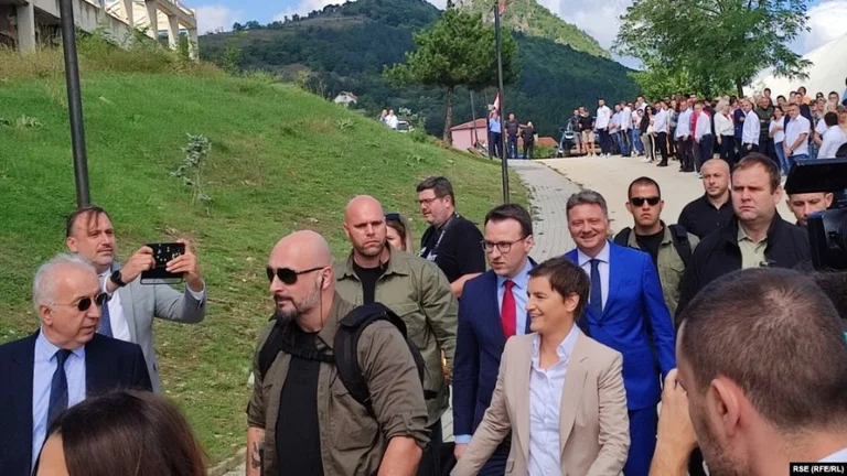 Brnabyqi arrives in Kosovo, expected by Serbian List representatives