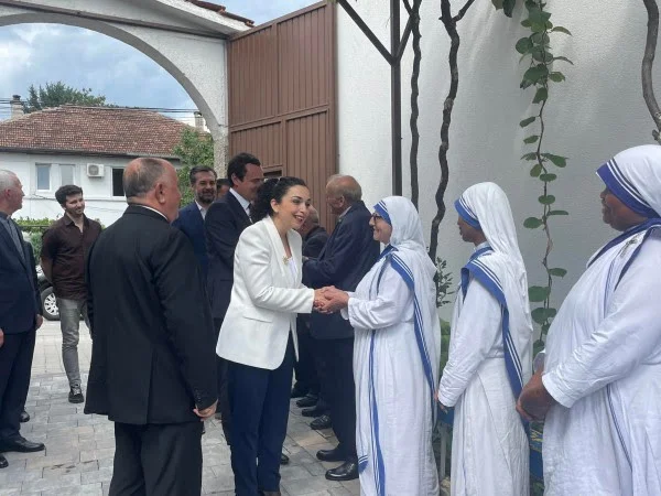 Osmani: Ich bin stolz auf das Beispiel, das er nach Mutter Teresa gesetzt hat