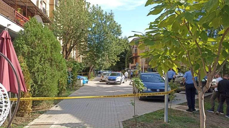 Polizeistartuntersuchungen: Es ist umgeben von Band, wo PSD Mehl zu Eisen Murat warf