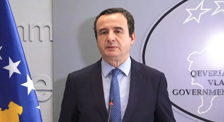 Kurti introduce il nuovo pacchetto: 50 euro per il settore pubblico, 100 per gli studenti e i pensionati, consistenti nel risparmio energetico