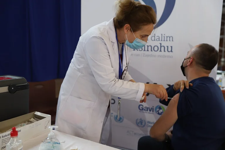 Fourth dose of vaccine for several categories approved in Kosovo