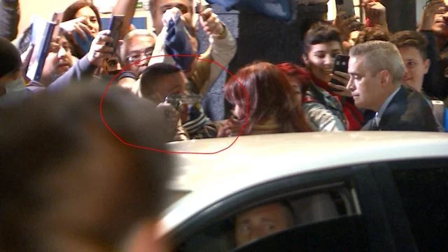 Argentina Vice President Saves Gunship