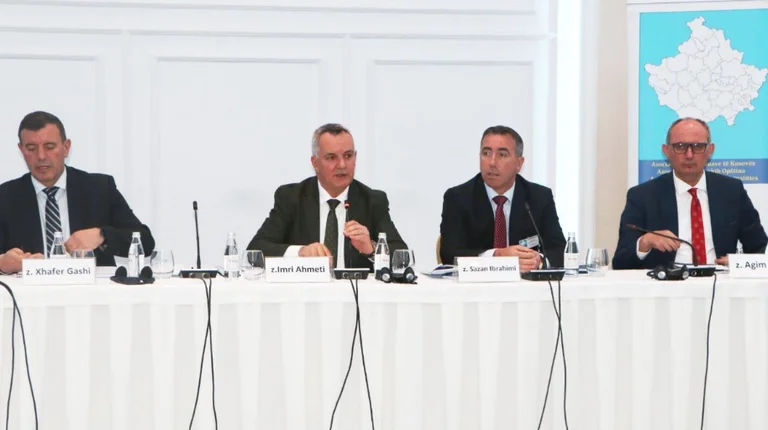 Commission association criticises the finance ministry for non-execution of salaries, also called for indictment