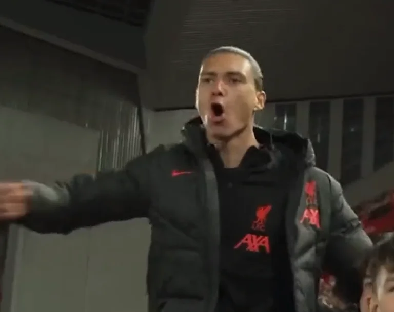 Schau dir den Moment an, in dem Nunez mit Begeisterung feiert, wenn Liverpool am Ende des Spiels den Sieg feiert