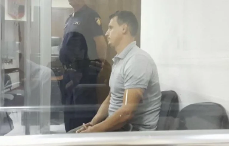 Teary Arsen Mouscurti, que mató a su hermano y hermana - en - ley, se muestra arrepentido