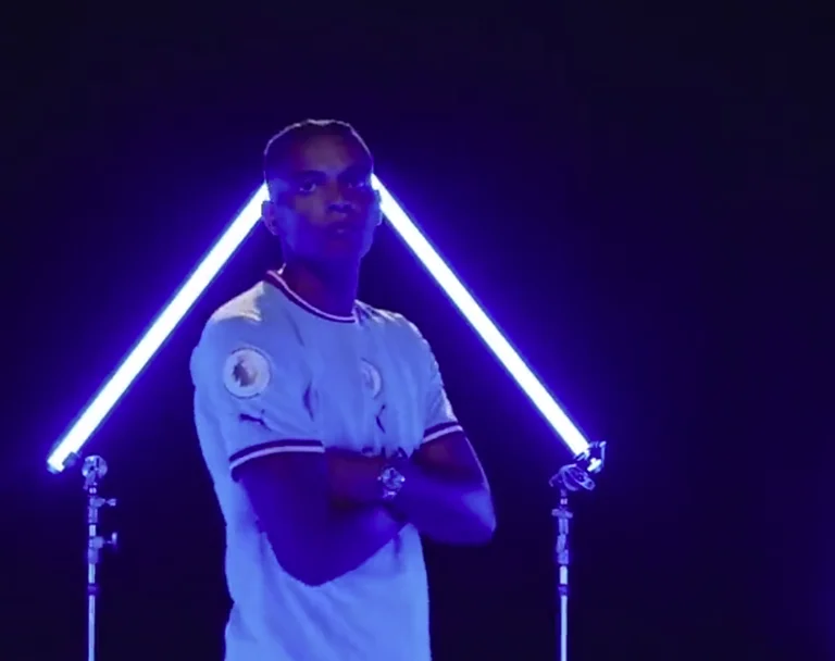 Official: Manuel Akanji signs with Man City