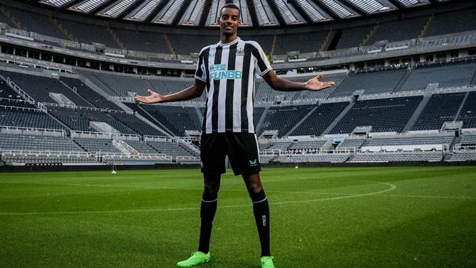 L'attacco di Newcastle a Liverpool ha un nome per Alexander Isaac