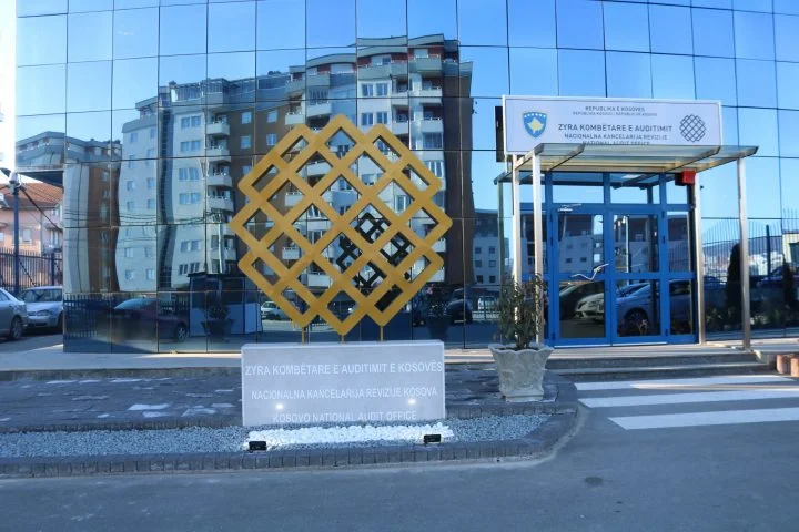 Sette imprese pubbliche in Kosovo Opera con Loss