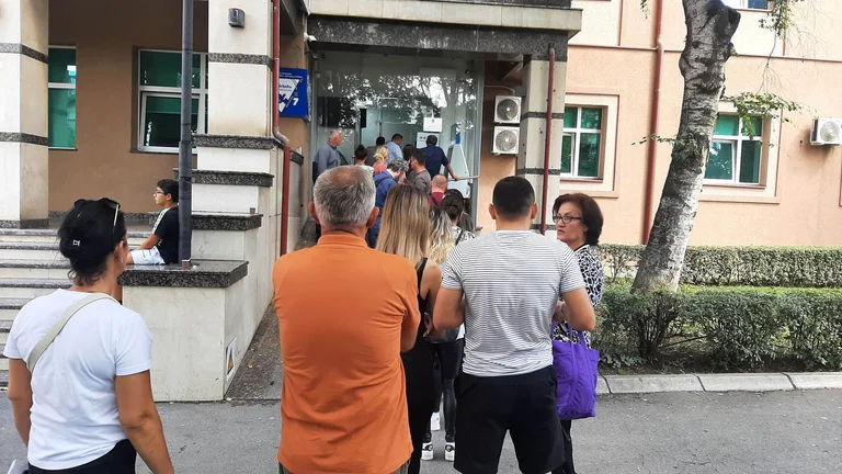 E-Kiosk is not on strike, long lines to be equipped with online certificates
