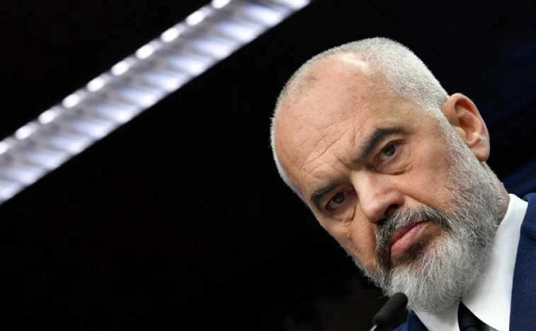 - Oui. Nous réagissons durement à la Russie parce que nous n'avons pas besoin de leur gaz