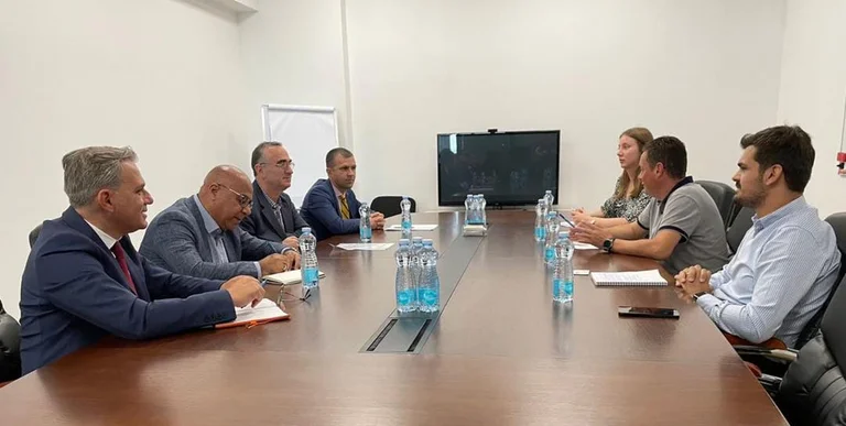 Viva Unternehmensführung Fresh Store war bei der Sitzung mit dem World Bank Executive Director for Kosovo