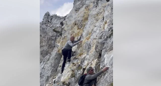 Haradinaj ‘sfidon’ Uta Ibrahimin, ngjitet bjeshkëve me këmbë e duar, pa mjete ndihmëse