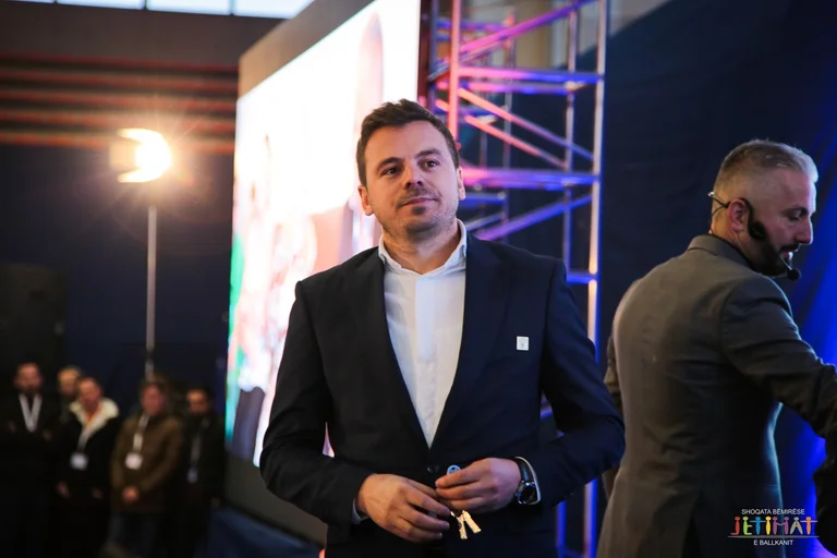 17 mijë euro për secilin futbollist/ Arsim Kabashi nuk kursehet fare pas kualifikimit në grupet e Conference League