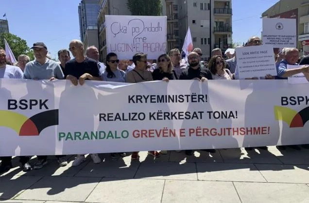 Pezullimi i pagave ndaj grevistëve, avokati Musa: Është vepër penale, ka bazë të paditet shteti