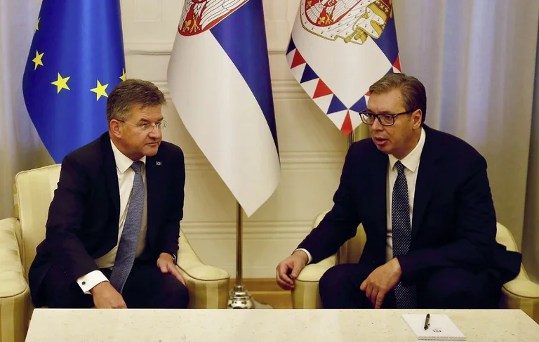 Lajçak pas takimit me Vuçiqin: Patëm një diskutim të vështirë, por do vazhdojmë bisedimet sonte