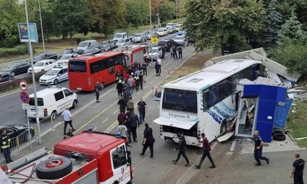 Tentuan ta ndalonin, autobusi me emigrantë të paligjshëm aksidenton për vdekje 2 policë bullgarë
