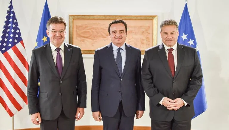 Kurti falënderon Lajçakun e Escobarin për ‘angazhim në shmangien e tensioneve të krijuara artificialisht nga Serbia’