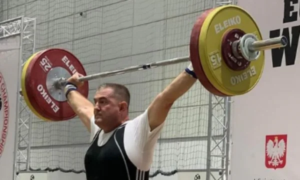 Shqipëria nuk ndalet – Medaljen e artë e fiton edhe Kreshnik Leka në Peshëngritje