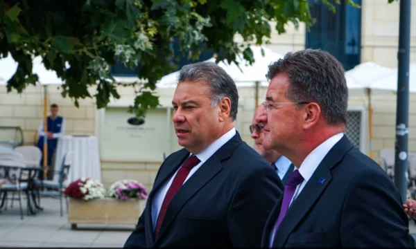 Lajçak: Jemi këtu me Escobarin sepse jemi të shqetësuar me atë që pamë më 31 korrik, s’duam të përsëritet