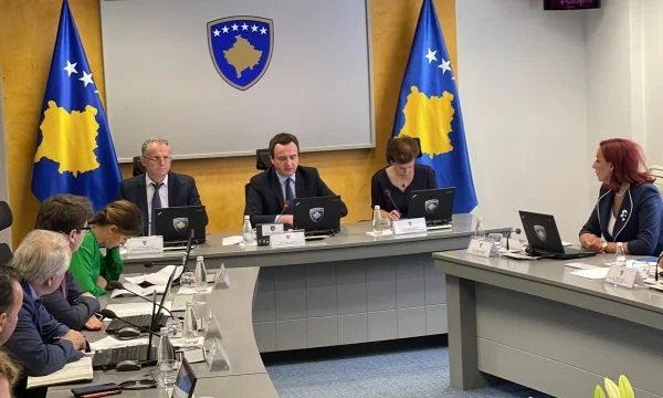 Kurti i dëshpëruar sqaron 6 pikat që përmendi për marrëveshjen finale në takim me Vuçiqin