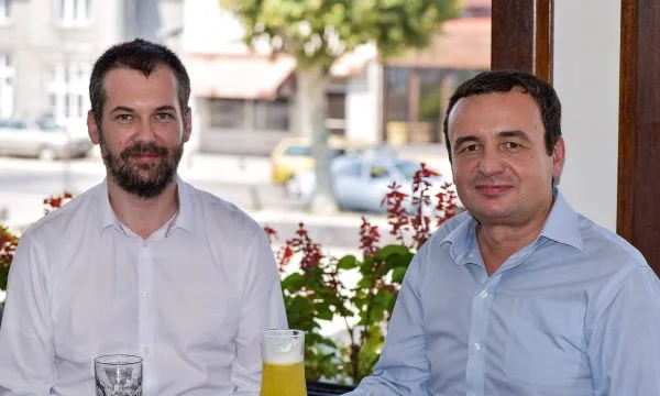 Ministri Çeku nuk e ‘ndalë dorën”, shpërblen me 100 mijë euro organizatën e bashkë-themeluar nga ai