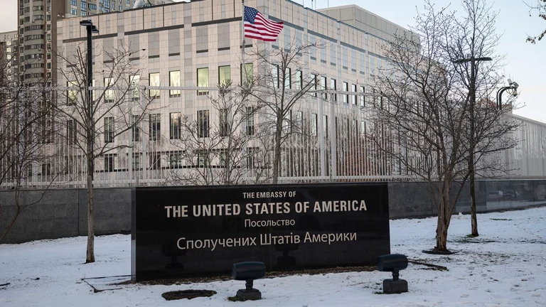 Uashingtoni thirrje shtetasve amerikanë të largohen menjëherë nga Ukraina