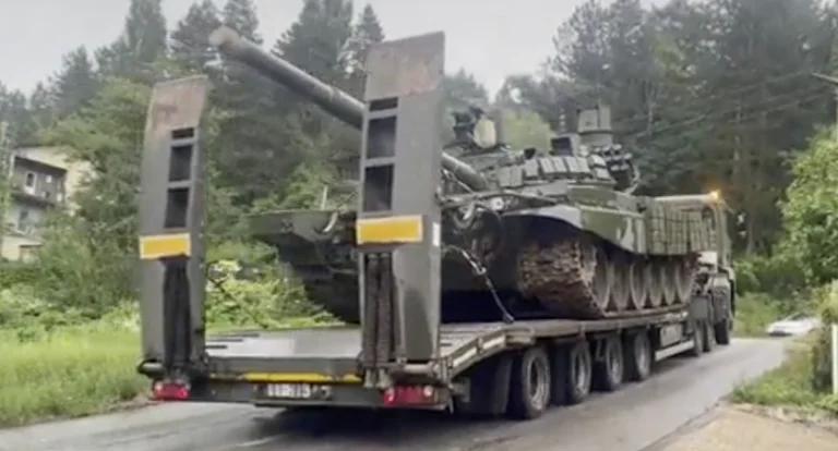 Médias anglais : La Serbie transfère des véhicules blindés à la frontière avec le Kosovo !