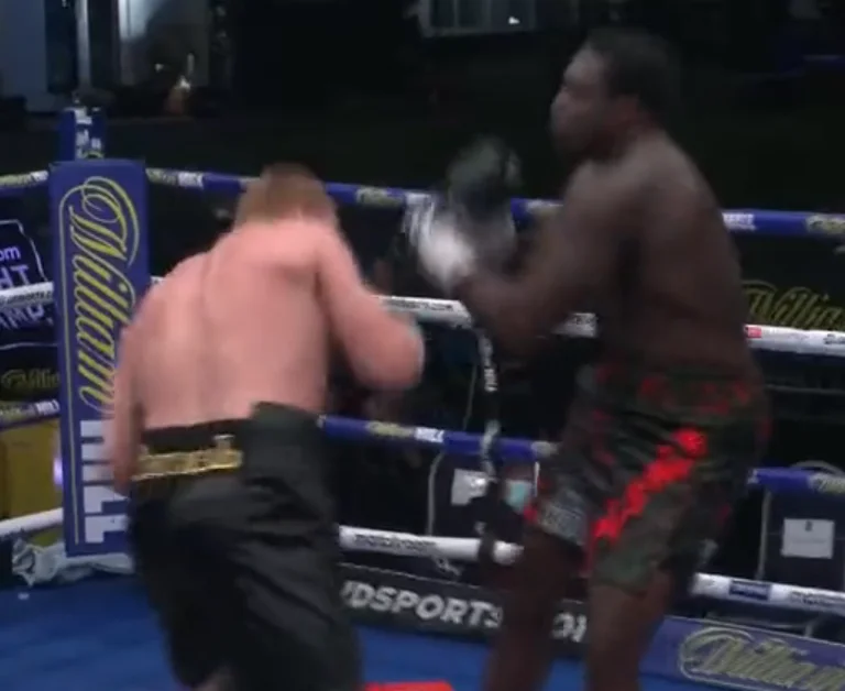 Nuk keni parë kurrë nokaut kaq të frikshëm, boksieri rus ia terron Dillian Whyte