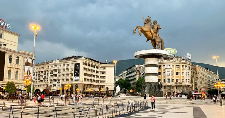 Zbulohet skema e pastrimit të parave përmes kredive fiktive në Shkup