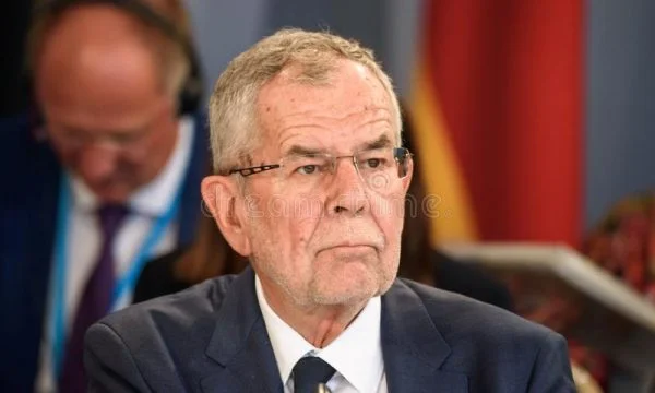 Presidenti i Austrisë aksidentohet në mal