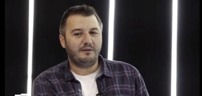 “Shko more…”, aktori nuk kursen të sharat ndaj ministrit të Shëndetësisë, Rifat Latifi