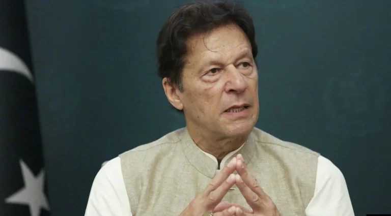 Ish-kryeministri pakistanez Khan akuzohet për terrorizëm