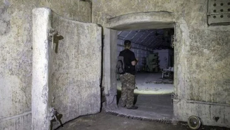 Lirohen katër çekët që u kapën duke fotografuar në uzinën e armëve në Poliçanit