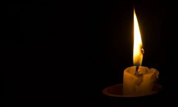 7 forme per riscaldarsi quando sei fuori dall'elettricità: dalle candele alle bottiglie d'acqua