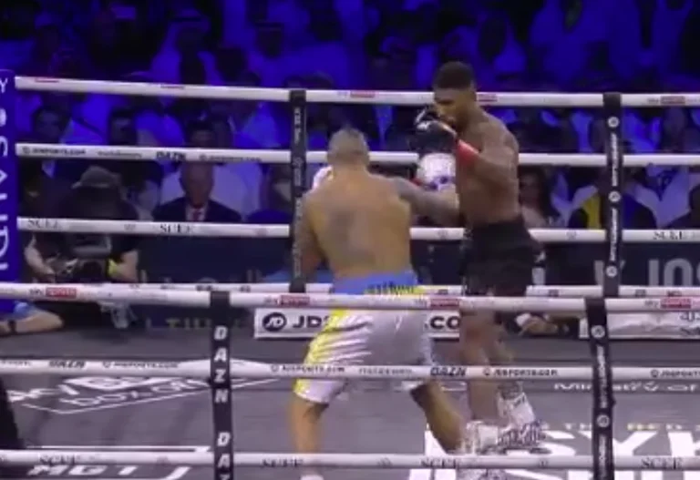 Përfundon rundi i parë: Joshua goditet rëndë nga Usyk