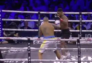 Erste Runde endet: Joshua wird hart von Usik getroffen