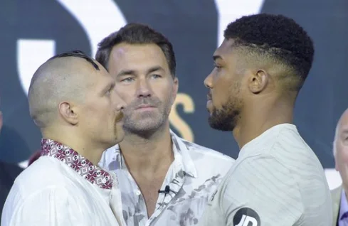 Kush është gati? Kjo është ora e saktë e meçit të madh mes Usyk dhe Joshuas