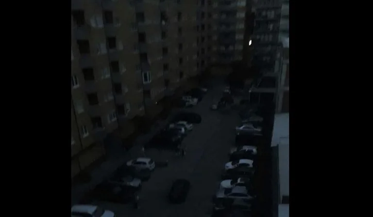 Foto horrorizuese: Kështu duket Fushë Kosova pa rrymë