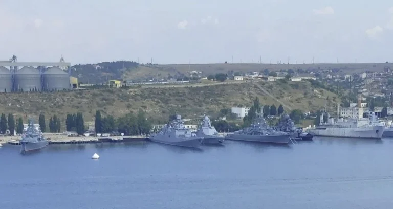 Goditet me dron shtabi i flotës ruse të Detit të Zi në rajonin e pushtuar të Krimesë