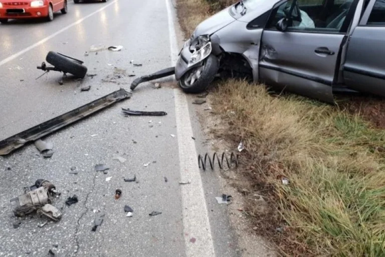 Tri viktima në aksidente rrugore brenda 24-orëve në Shqipëri, policia apelon për kujdes