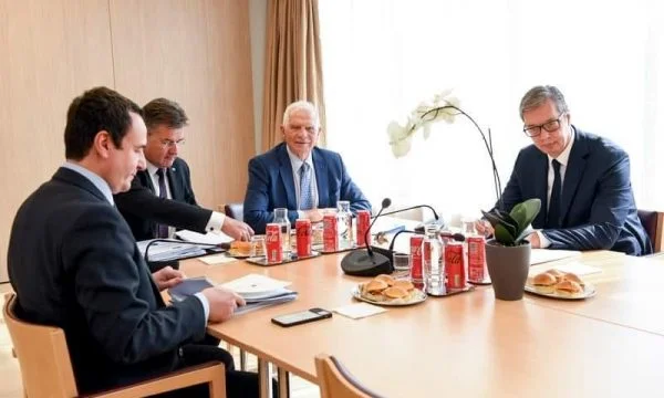 Official: Borrell Conférence est remis après 2:00.