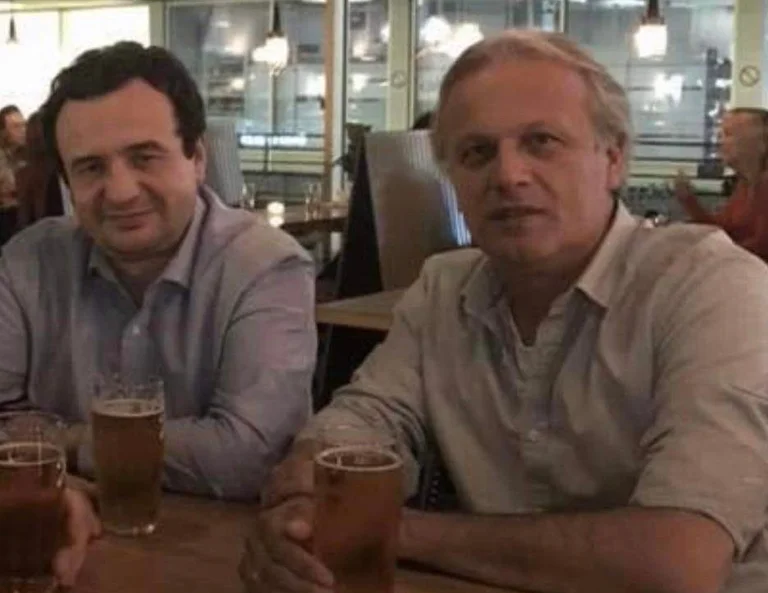 La milice active VV a fermé le portail, personne ne les a aidés.