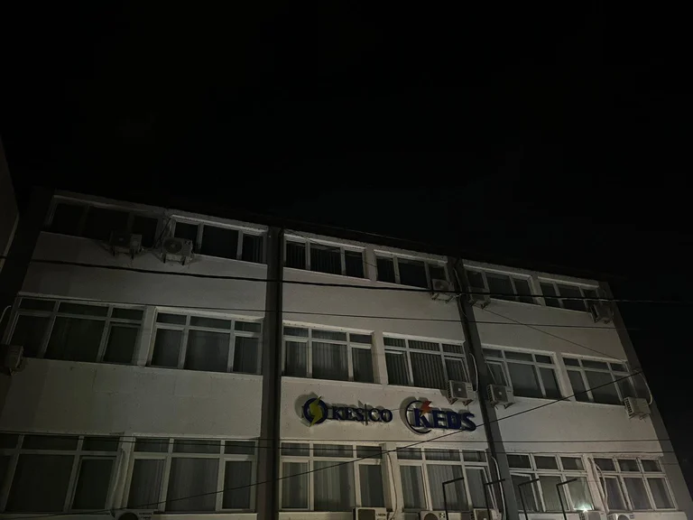 KEDS shuts off its object's lights, seeks to follow example