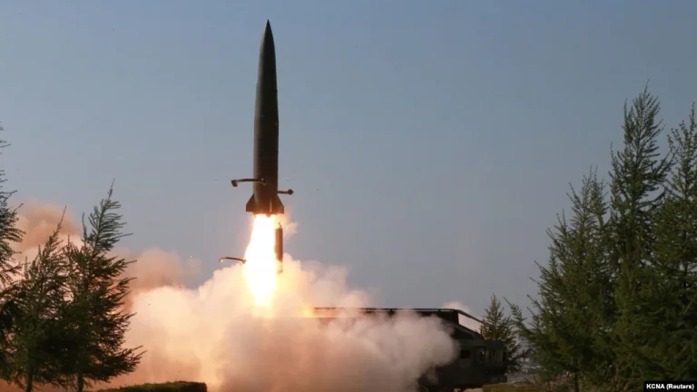 Corea del Norte lanza dos misiles a Onchon