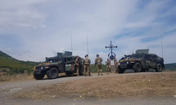 La KFOR ajoute des forces à Jarinje, Brnjak