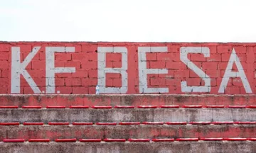 Er gibt zu, dass er in einer Krise ist, aber Besa sagt, er wird nicht sterben.